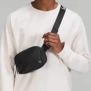 Lululemon Everywhere Belt Bag
